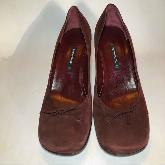 Bruno Magli wine colored suede pumps, heels with bow. - Picture 5 of 14
